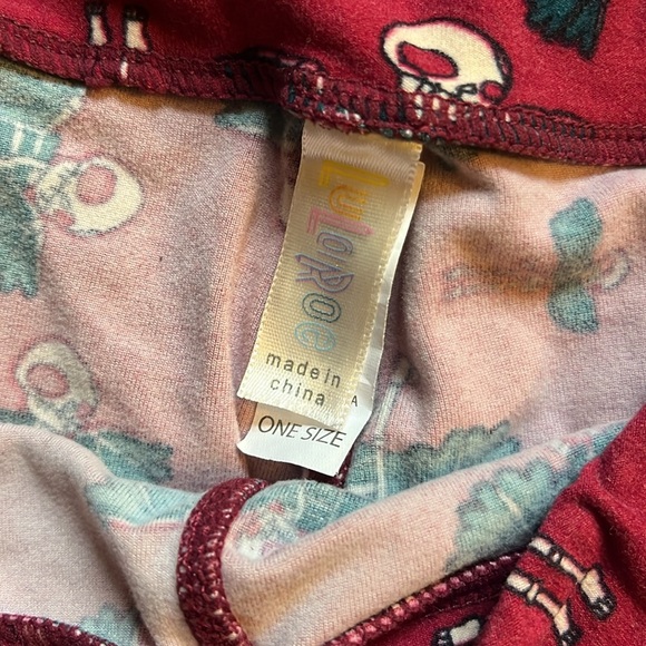 Lularoe winged skeleton leggings one size - Picture 5 of 5